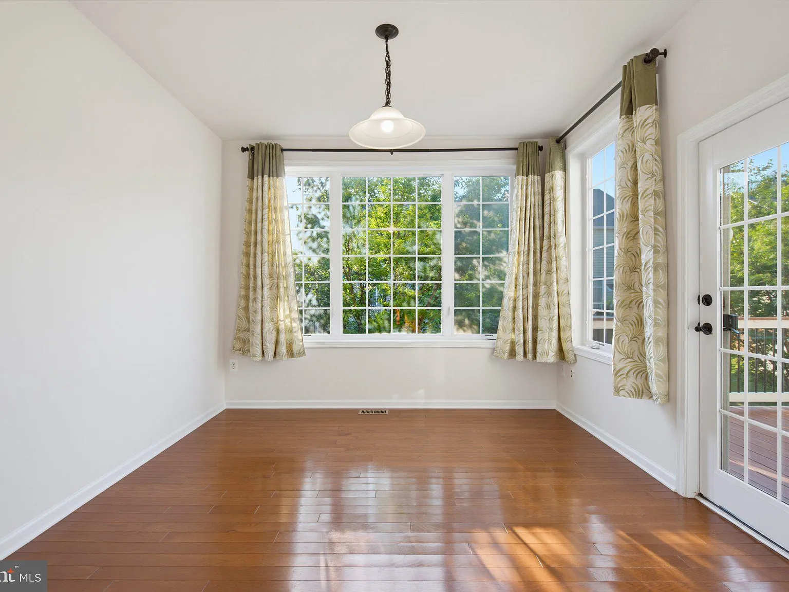 3 bed, 3.5 bath, 2715 sqft, $3,350 — Photo 4