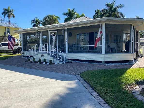 203 Riverside Dr, Everglades, FL 34139