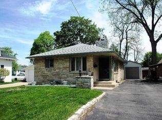 180 Lake St, Pewaukee, WI 53072