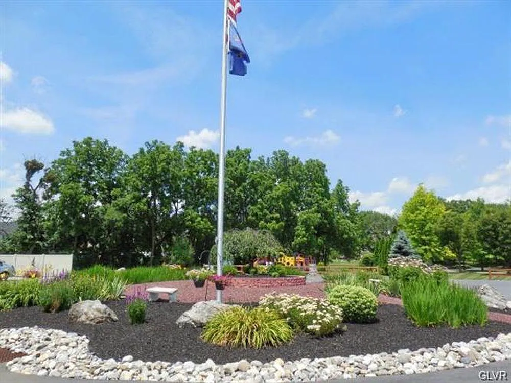 3 bed, 2.5 bath, 1548 sqft, $2,800 — Photo 4