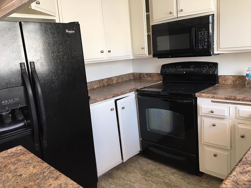 2nd image of 1264 N Sweetzer Ave APT 302