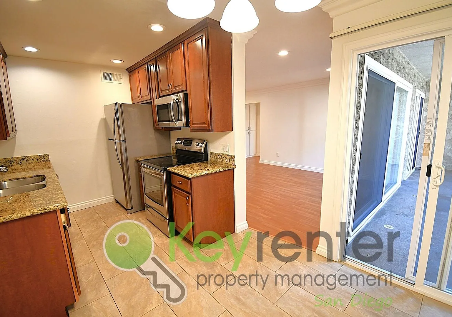 Walking distance to Fashion Valley Mall |2 minute drive to both North and South 163, as well as I-8 — Photo 1