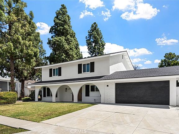 2nd image of 1516 Sunset Ln