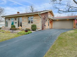5924 Carpenter St, Downers Grove, IL 60516