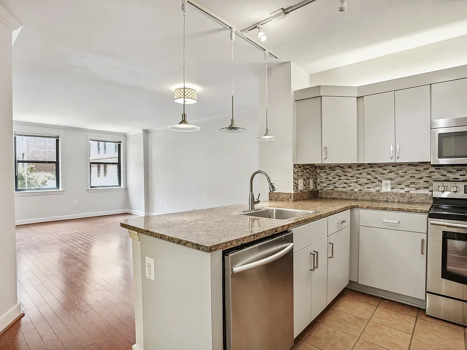 616 E St NW #402