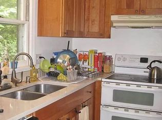 17 Curtis Pl, Amherst, MA 01002