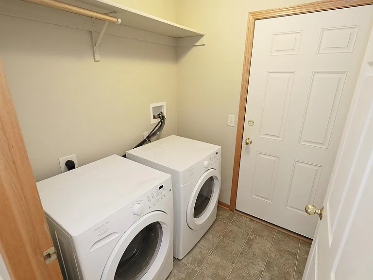 6907 Naples Dr — Photo 12