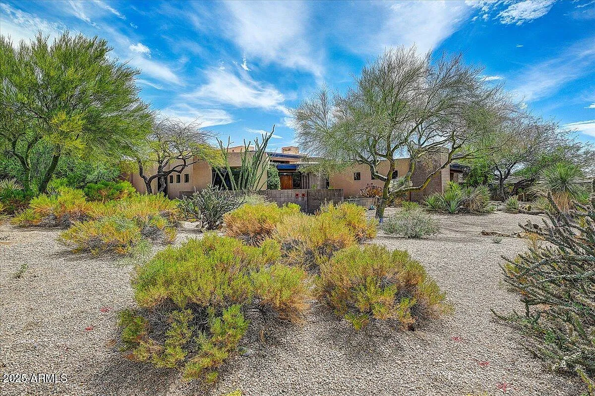 3 bed, 3.5 bath, 3282 sqft, $6,000 — Photo 1