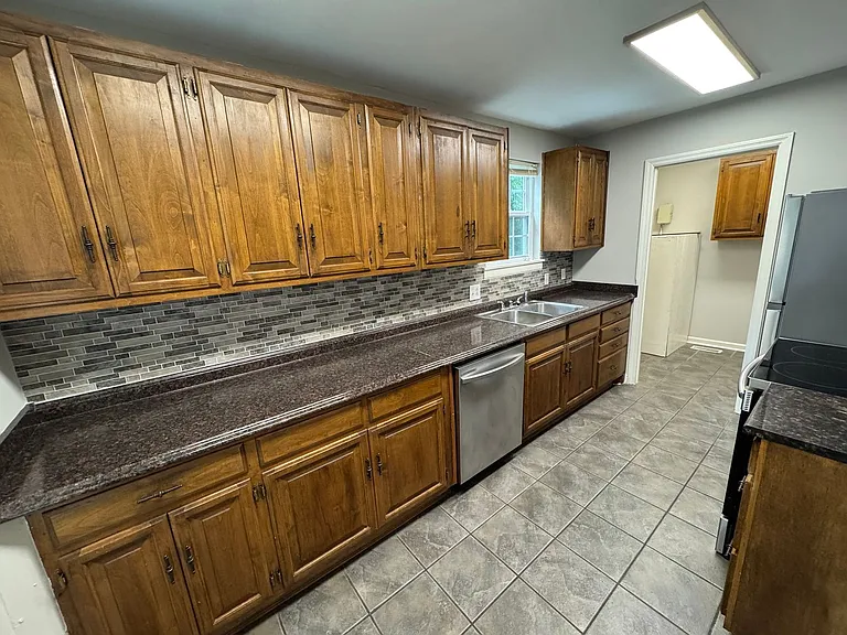 748 Meadowlark Dr — Photo 5