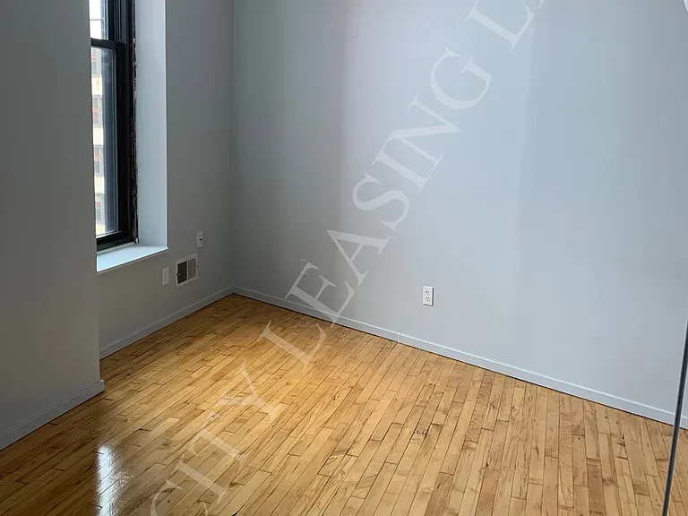 214-216 Andrews St — Photo 11