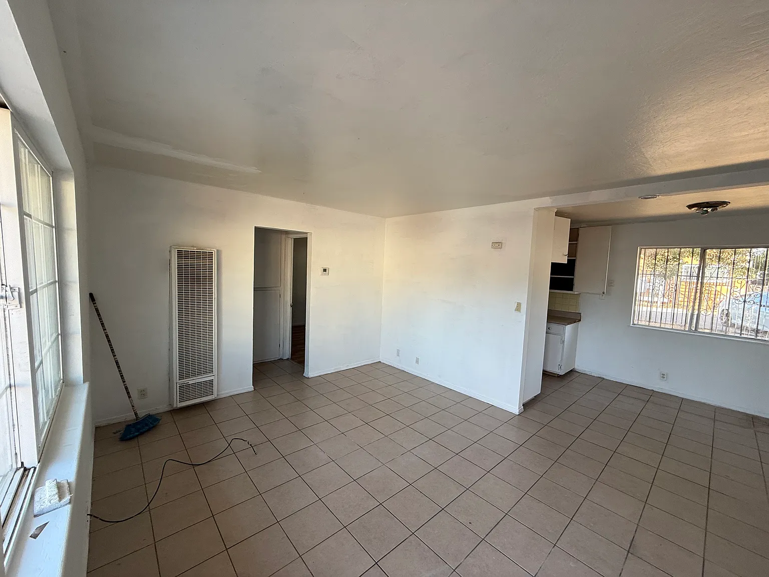 3911 44th Ave APT 4 photo 1