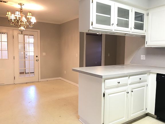 5th image of 111 Fox Run Pl Unit A