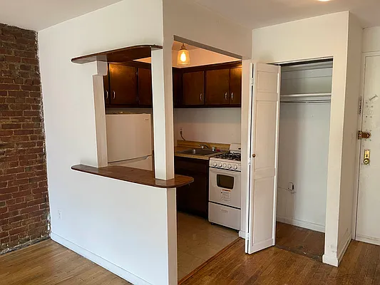 Rented by Eric Goodman Realty Corp | media 14