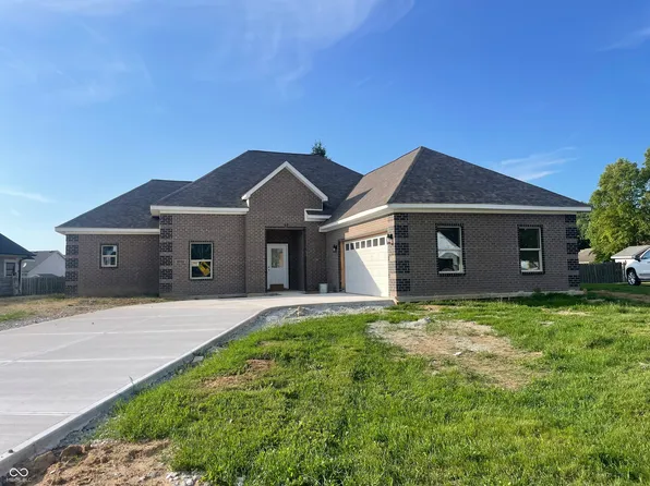 2534 Chrystal Woods Dr, Kokomo, IN 46901