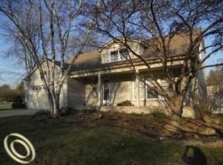 24180 Saint Mary Ct, Farmington, MI 48336