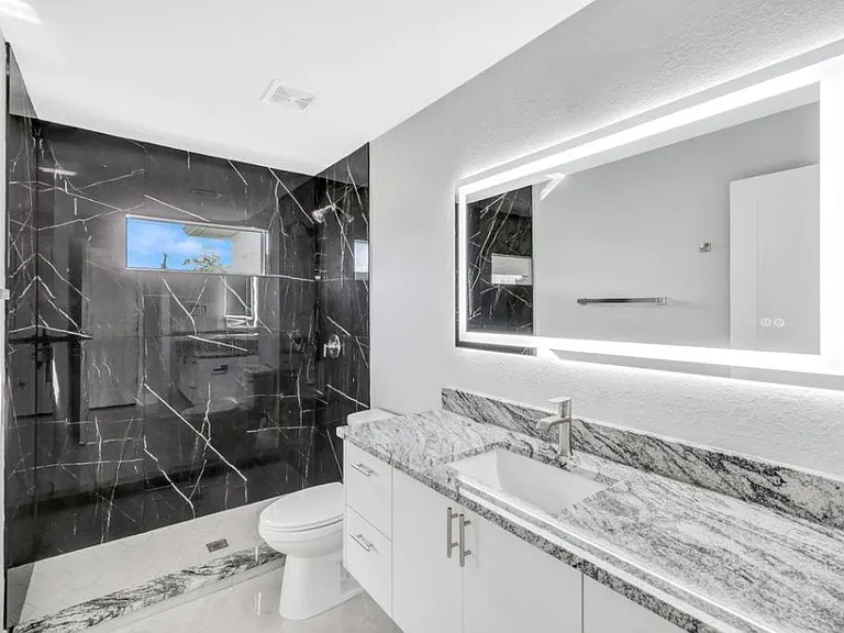 23 NE 16th Pl — Photo 12