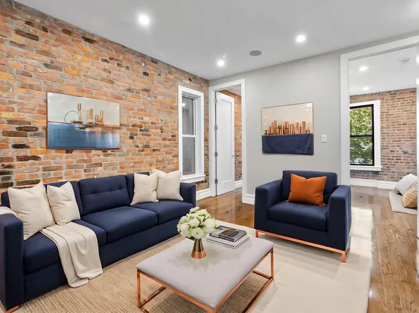 321 W 11th St #2B, New York, NY 10014