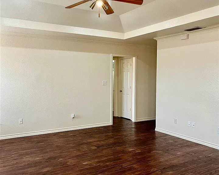 4 Johnathan Pl — Photo 2