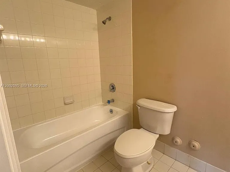 1133 Golden Lakes Blvd #813 — Photo 7