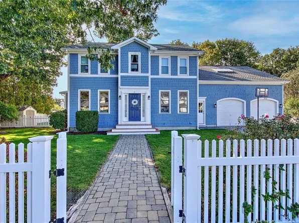 8 Bay Ave, Barrington, RI 02806