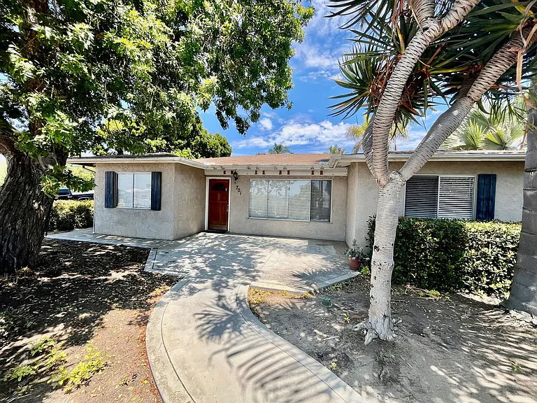 701 Nardo Rd — Photo 1