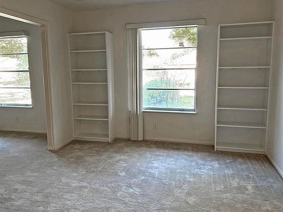 5th image of 985 Wisteria Dr