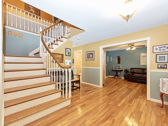 3rd image of 82 Pine St