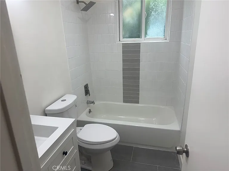1041 Bennett Ave — Photo 5