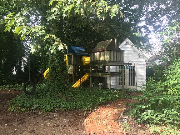 5th image of 208 Deerwood Ct