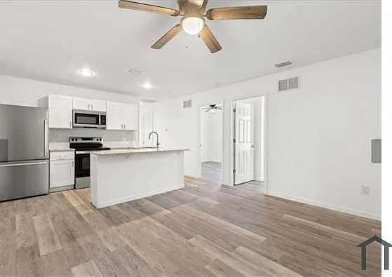 3723 Temple St — Photo 2
