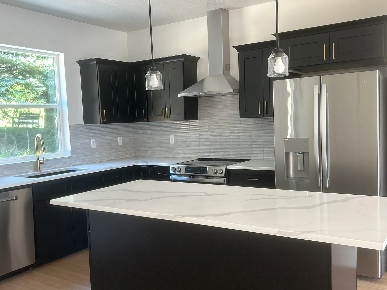 4 bed, 3.5 bath, 1600 sqft, $2,900 — Photo 2