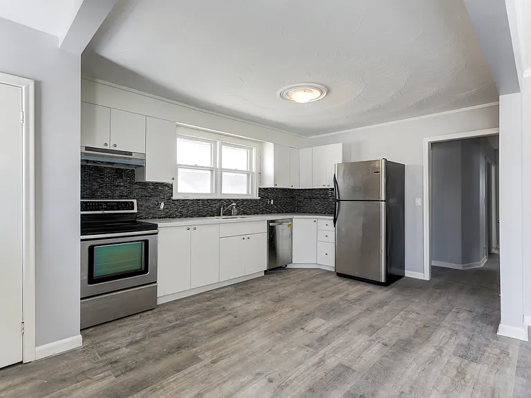 427 Woodcrest Ave #MAIN FLOOR — Photo 3