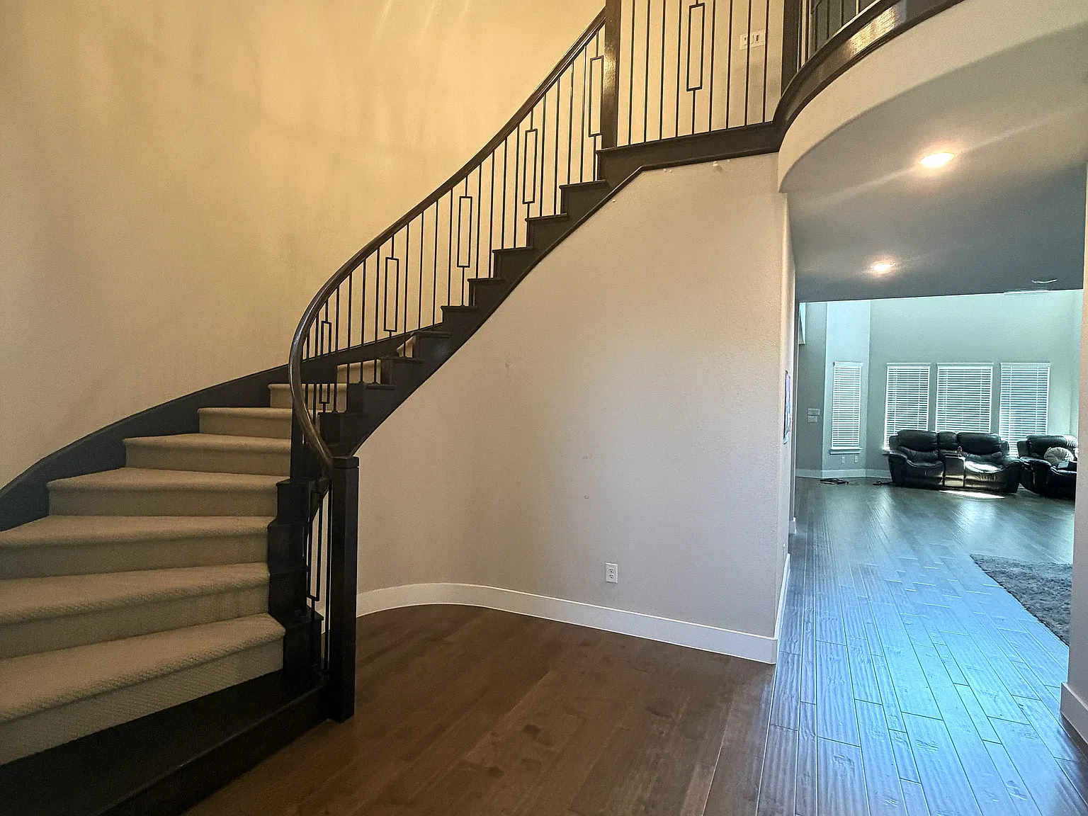 5 bed, 4.5 bath, 3864 sqft, $4,000 — Photo 4