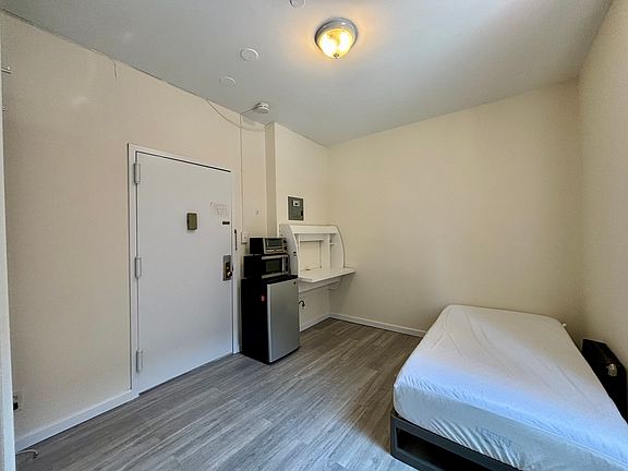 4th image of 201 W 95th St APT 205