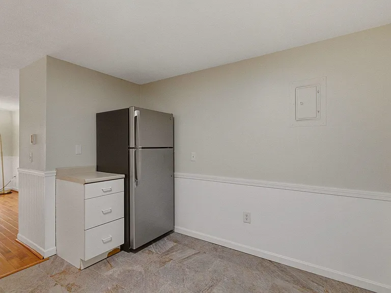 559 Sagamore Ave #15 — Photo 6
