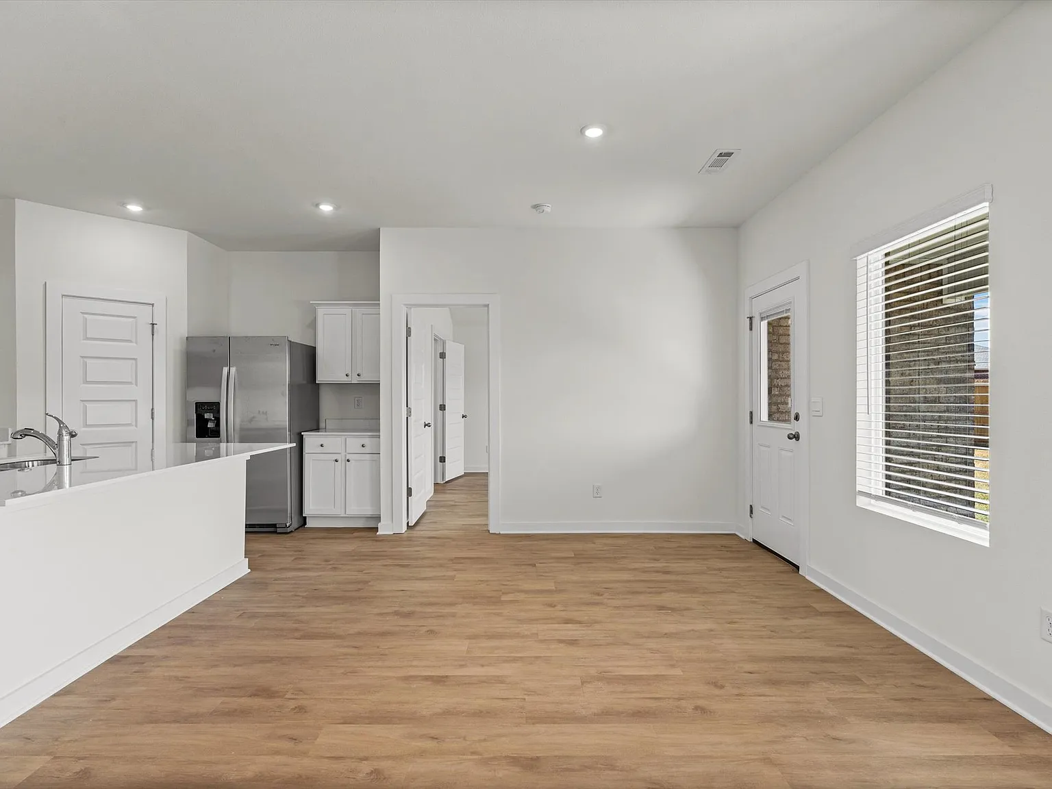 3 bed, 1637 sqft, $1,950 — Photo 3