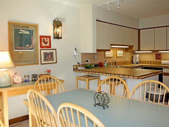 5th image of 934 E Ash Rd #15