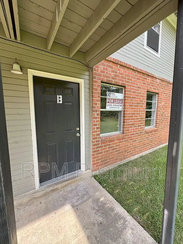 2 bed, 1.0 bath, 700 sqft, $825 — Photo 1