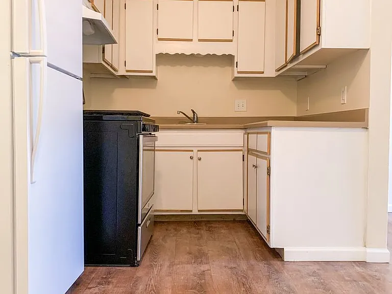 MOVE IN SPECIAL Studios @ $749.00 — Photo 21