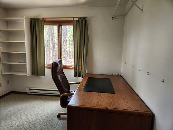 Walkin closet/office