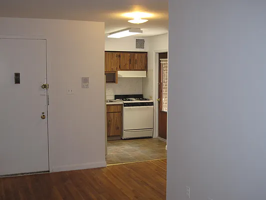 Rented by 18 REALTY | media 35