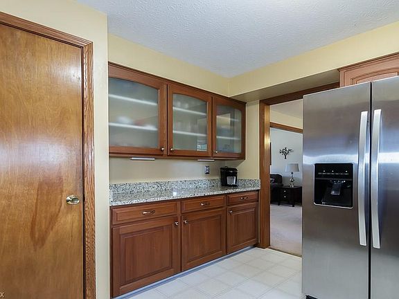4th image of 160 Pinehurst Blvd