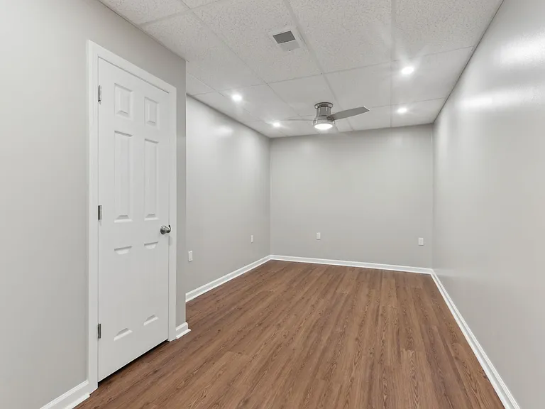 103 Lakeview Ct — Photo 13