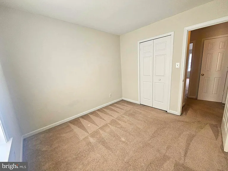 303 Dundee Pl — Photo 16