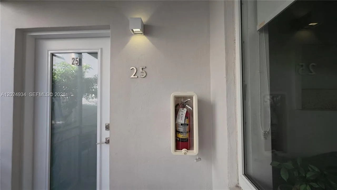 1 bed, 1.0 bath, 422 sqft, $1,850 — Photo 2