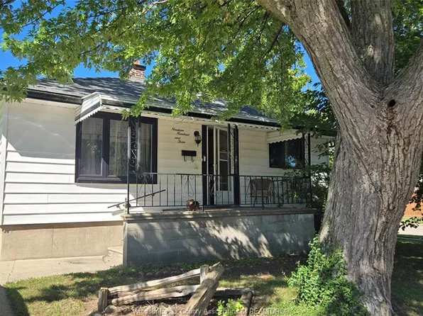 1903 Ellrose Ave, Windsor, ON N8W 4V1