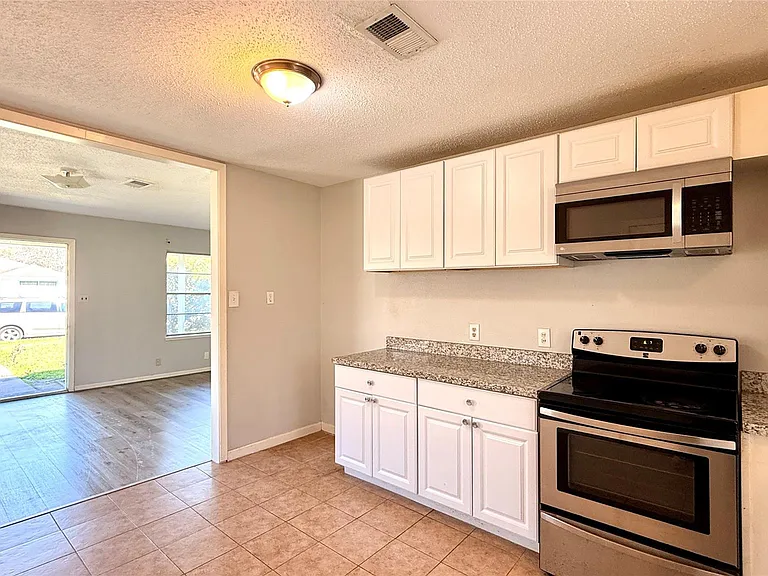 10502 Ambursen St — Photo 7