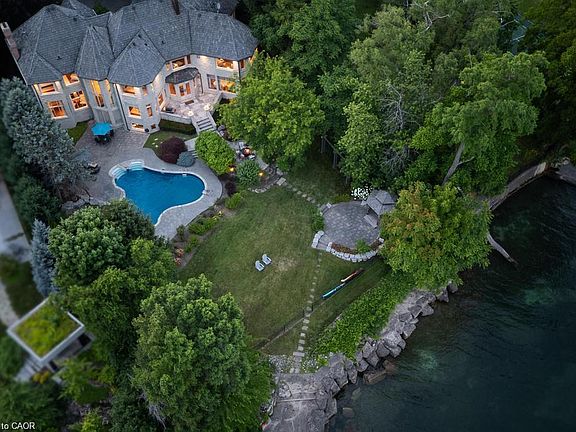2nd image of 4038 Lakeshore Rd