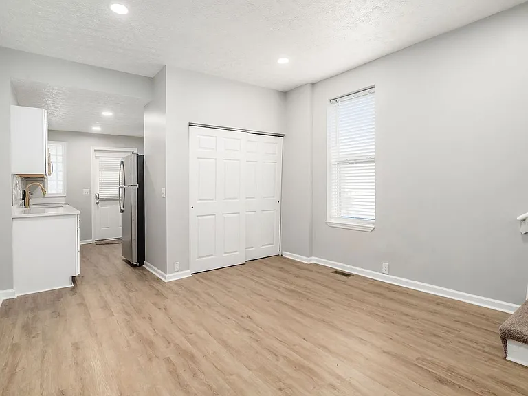 416 E Mithoff St — Photo 5