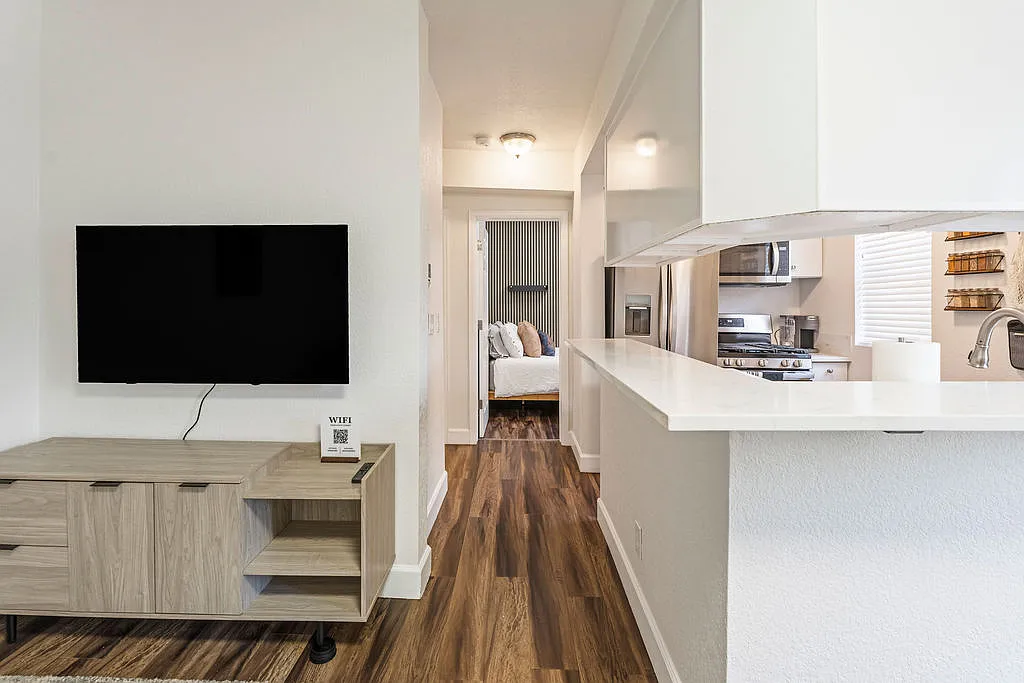 1 bed, $2,075 — Photo 3